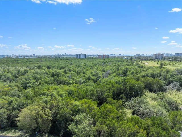 2411 Laguna Cir # 1105, North Miami FL 33181