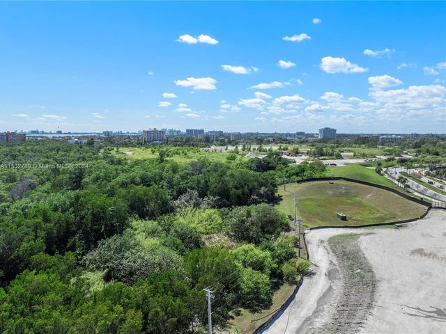 2411 Laguna Cir # 1105, North Miami FL 33181