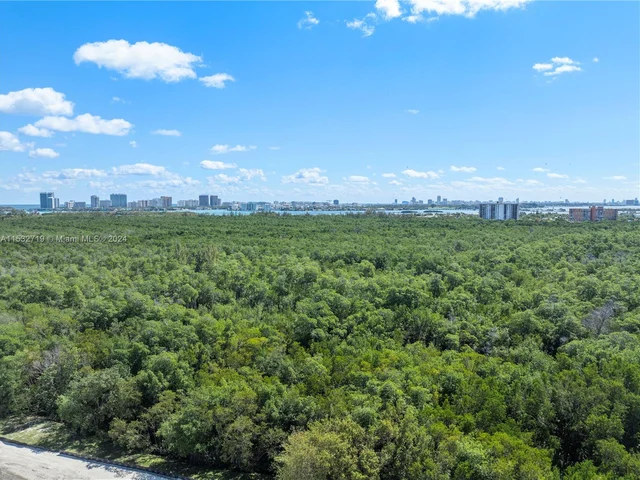 2411 Laguna Cir # 1105, North Miami FL 33181