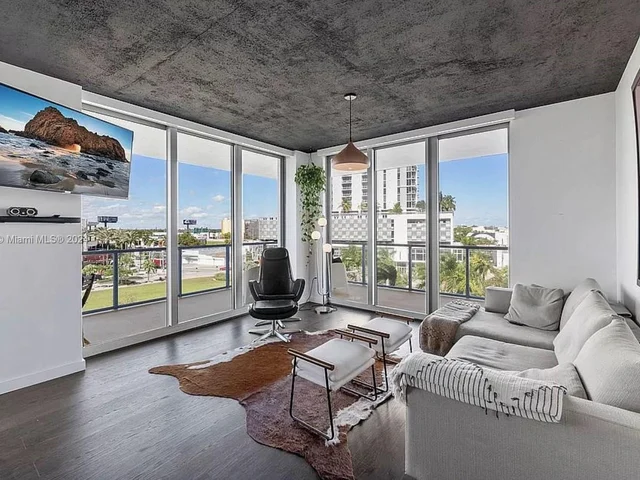 3451 NE 1st Ave # M0502, Miami FL 33137