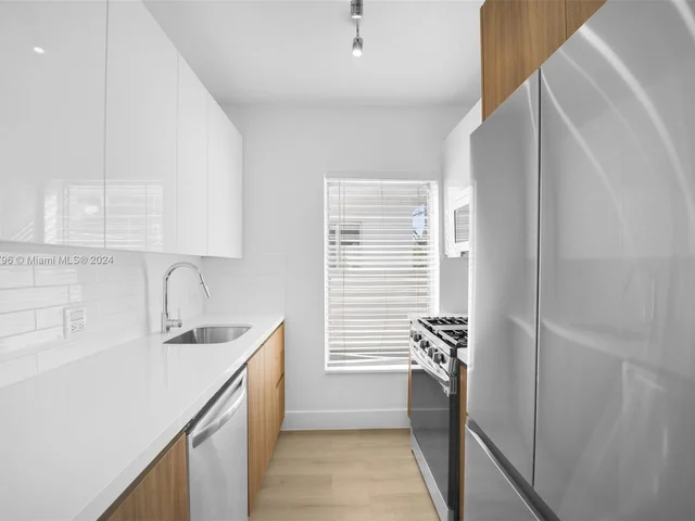 1044 Pennsylvania Ave # 17, Miami Beach FL 33139