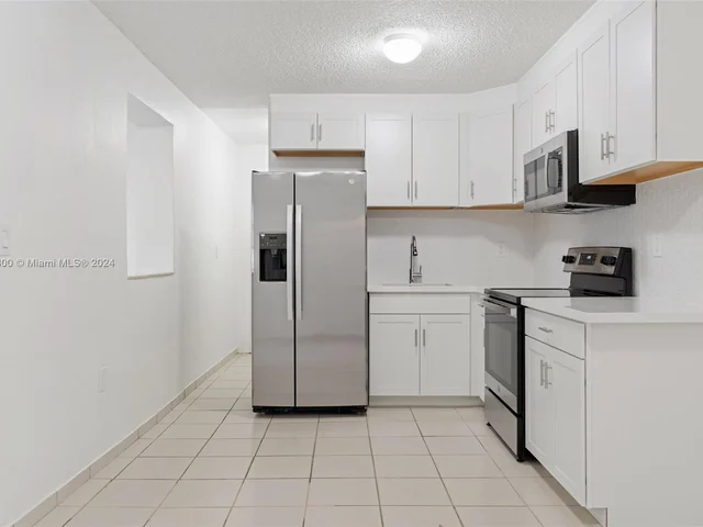 3520 SW 87th Ave, Miami FL 33165