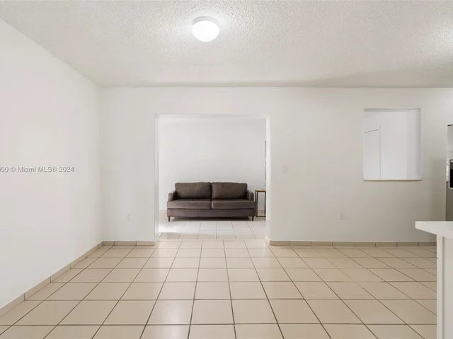 3520 SW 87th Ave, Miami FL 33165