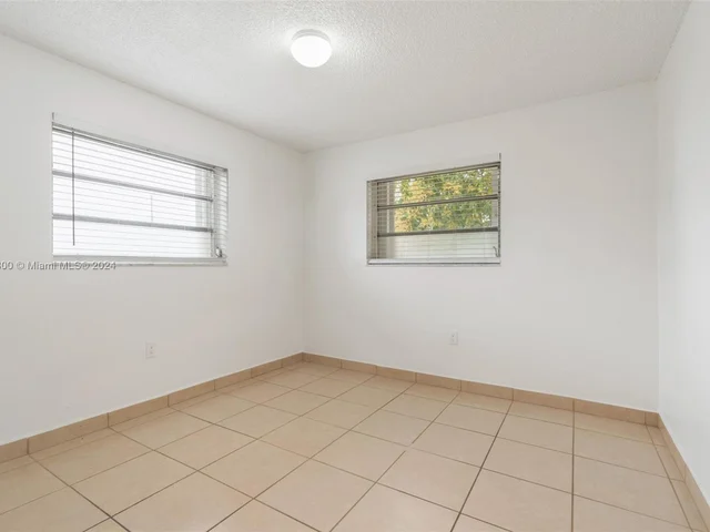 3520 SW 87th Ave, Miami FL 33165