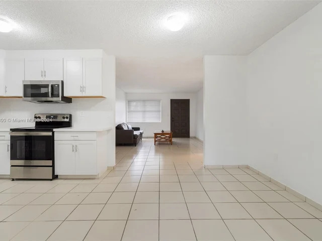 3520 SW 87th Ave, Miami FL 33165