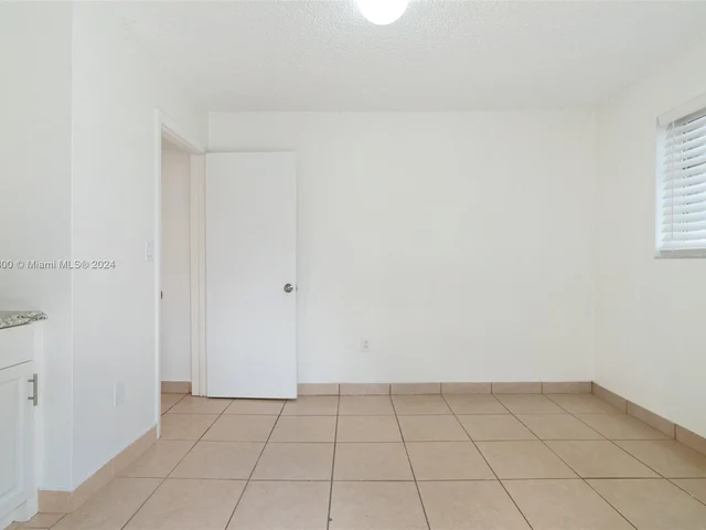 3520 SW 87th Ave, Miami FL 33165