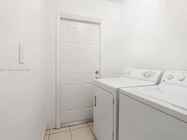 3520 SW 87th Ave, Miami FL 33165