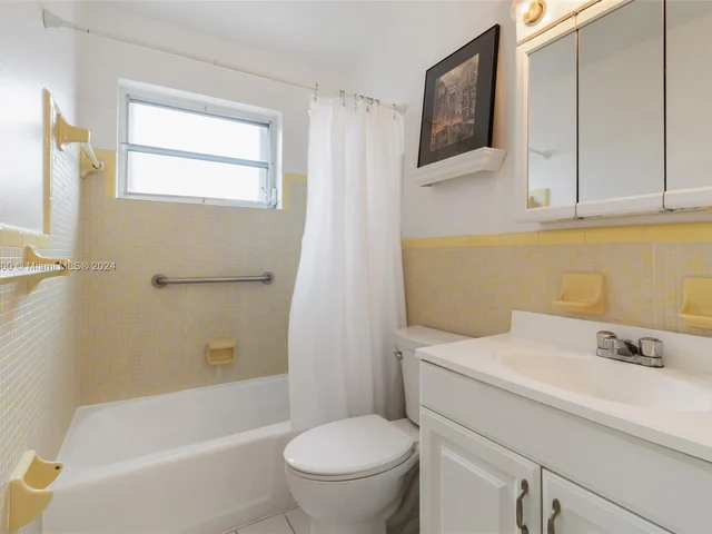 3520 SW 87th Ave, Miami FL 33165