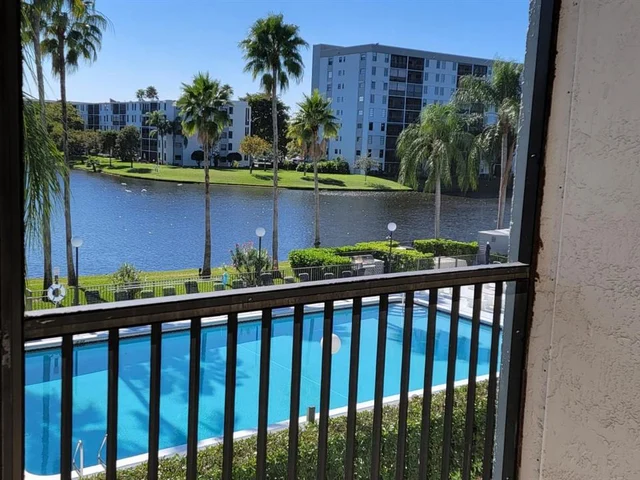 2220 N Cypress Bend Dr # 301, Pompano Beach FL 33069