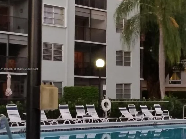 2220 N Cypress Bend Dr # 301, Pompano Beach FL 33069