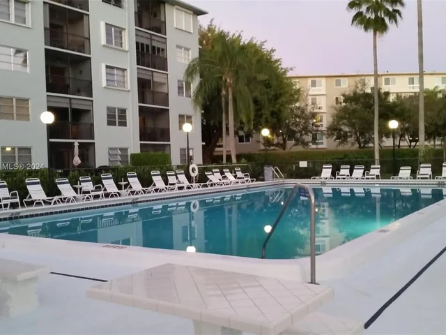 2220 N Cypress Bend Dr # 301, Pompano Beach FL 33069