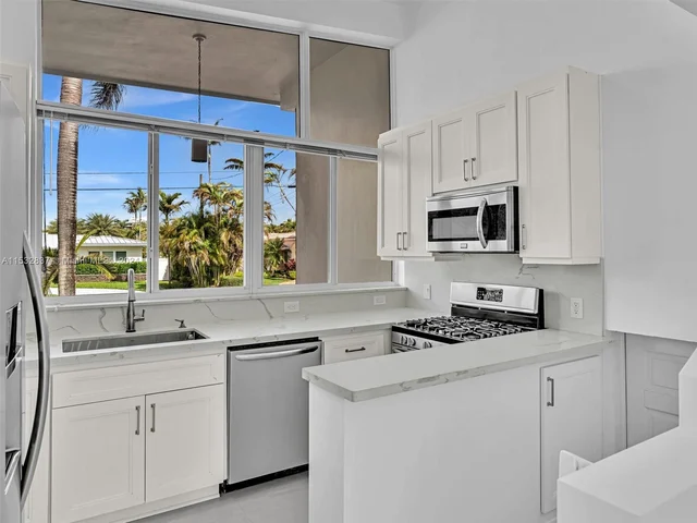 2642 Marion Dr, Fort Lauderdale FL 33316