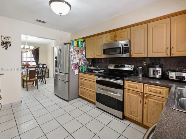 1110 NE 205th Ter, Miami FL 33179