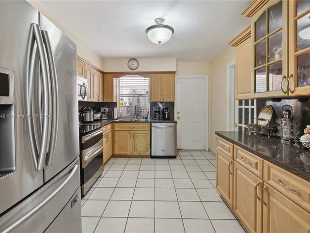 1110 NE 205th Ter, Miami FL 33179