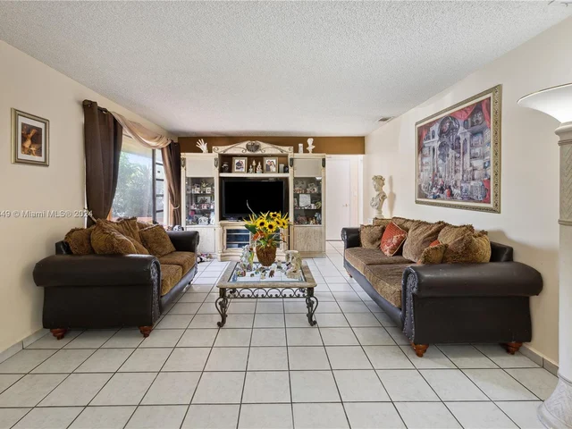 1110 NE 205th Ter, Miami FL 33179