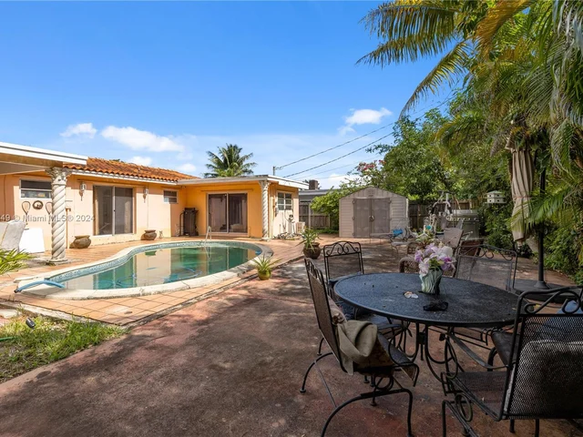 1110 NE 205th Ter, Miami FL 33179