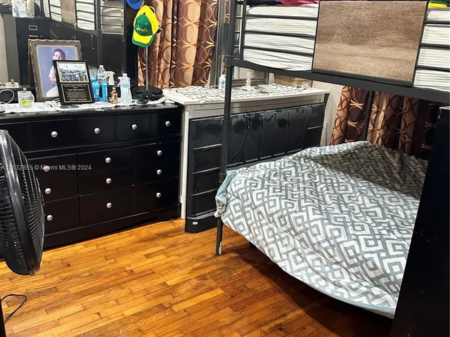 6432 Perry St, Hollywood FL 33024