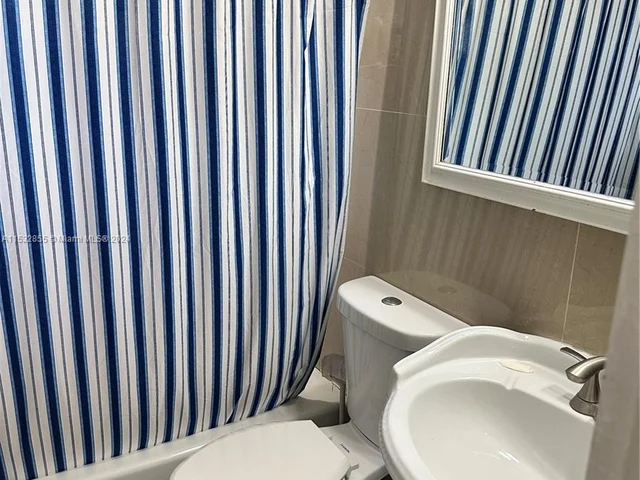 6432 Perry St, Hollywood FL 33024