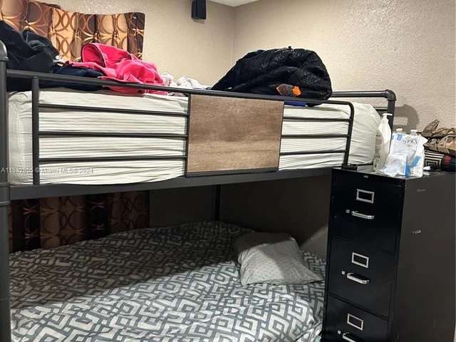 6432 Perry St, Hollywood FL 33024