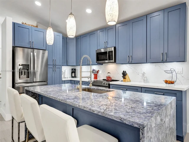 1287 NW 170th Ter, Pembroke Pines FL 33028