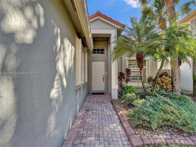 1287 NW 170th Ter, Pembroke Pines FL 33028