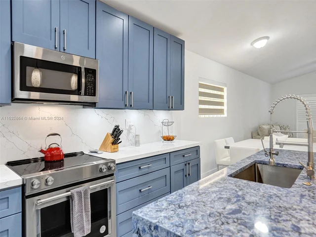 1287 NW 170th Ter, Pembroke Pines FL 33028