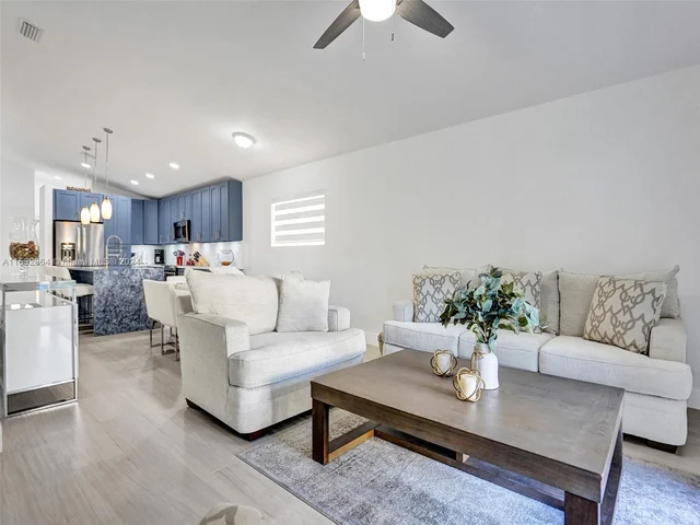 1287 NW 170th Ter, Pembroke Pines FL 33028