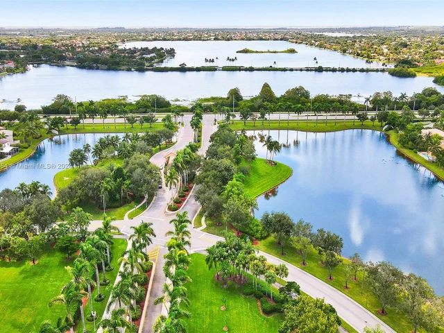 1287 NW 170th Ter, Pembroke Pines FL 33028