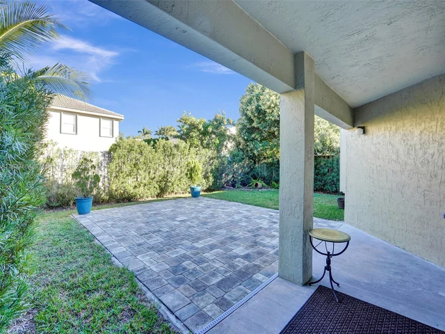 1287 NW 170th Ter, Pembroke Pines FL 33028