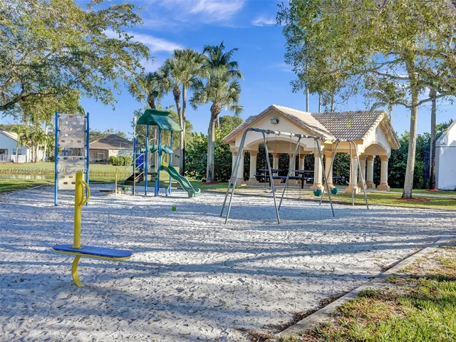 1287 NW 170th Ter, Pembroke Pines FL 33028