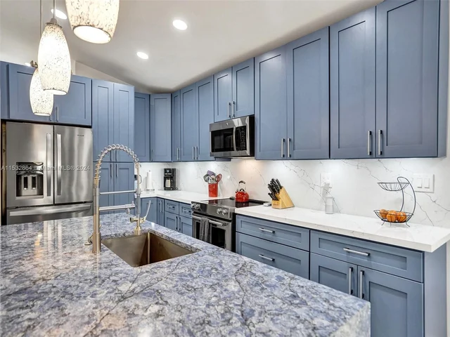 1287 NW 170th Ter, Pembroke Pines FL 33028