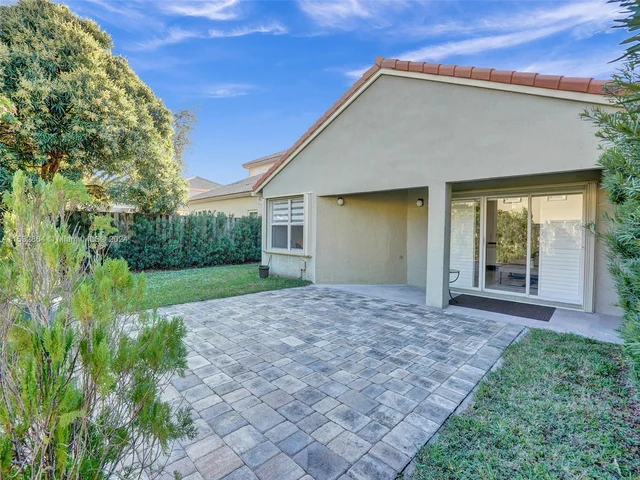 1287 NW 170th Ter, Pembroke Pines FL 33028