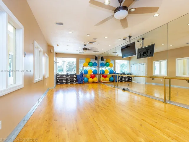 1287 NW 170th Ter, Pembroke Pines FL 33028