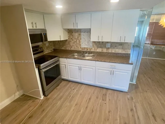 1111 NW 24th Ave, Pompano Beach FL 33069