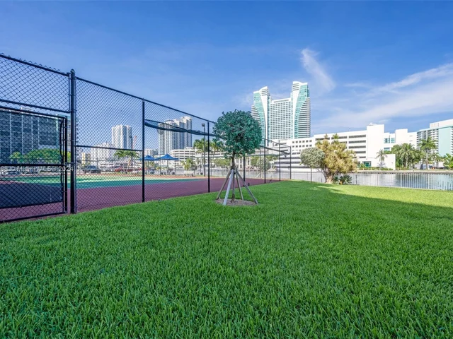 200 Leslie Dr # 326, Hallandale Beach FL 33009