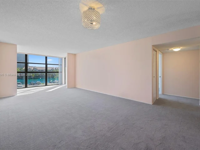 200 Leslie Dr # 326, Hallandale Beach FL 33009