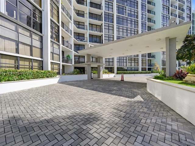 200 Leslie Dr # 326, Hallandale Beach FL 33009