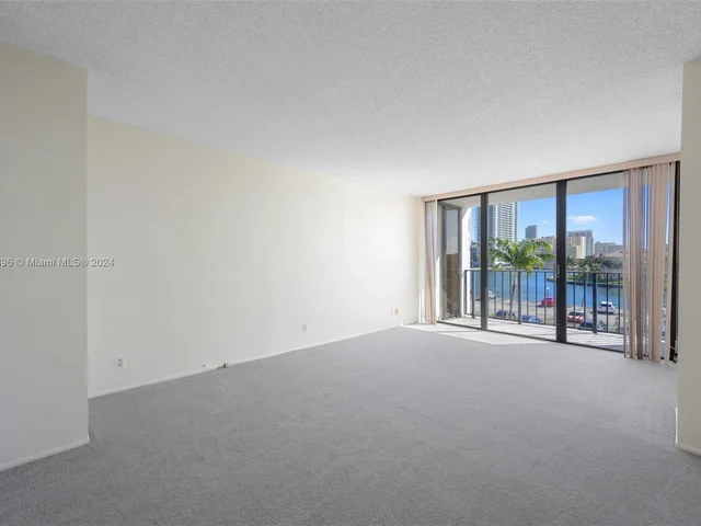 200 Leslie Dr # 326, Hallandale Beach FL 33009