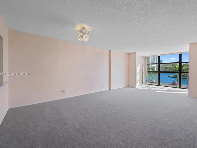 200 Leslie Dr # 326, Hallandale Beach FL 33009