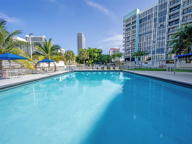 200 Leslie Dr # 326, Hallandale Beach FL 33009