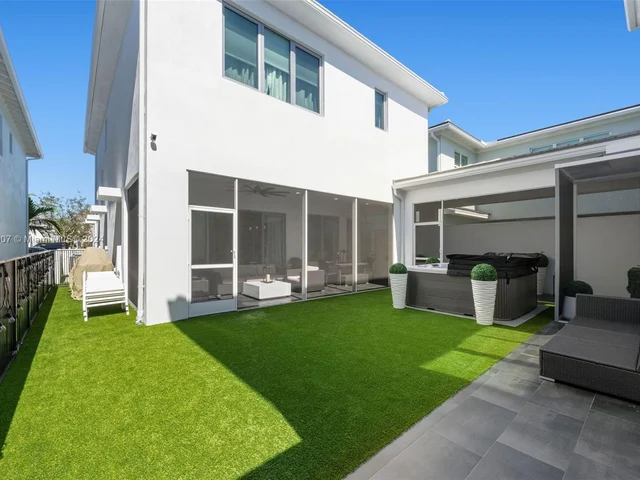 5022 Grandiflora Rd, Palm Beach Gardens FL 33418