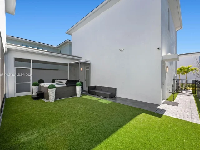 5022 Grandiflora Rd, Palm Beach Gardens FL 33418