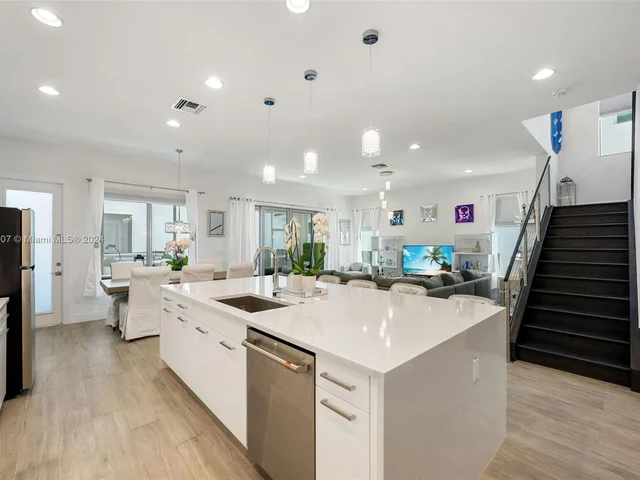 5022 Grandiflora Rd, Palm Beach Gardens FL 33418