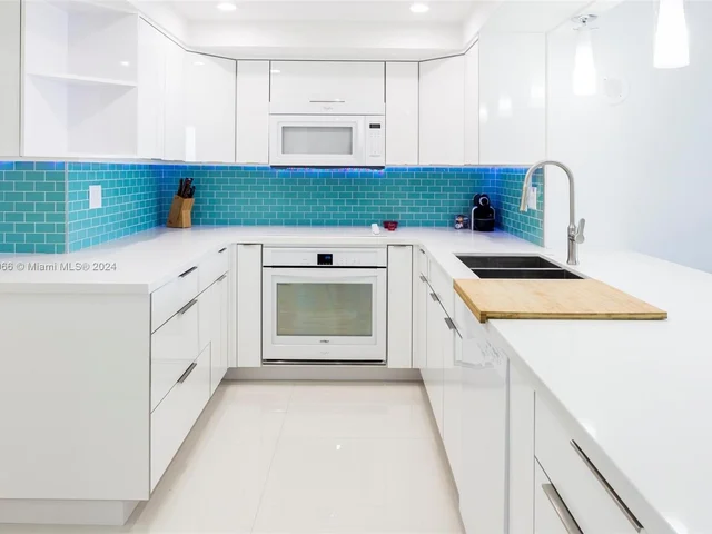 1717 N Bayshore Dr # 2536, Miami FL 33132