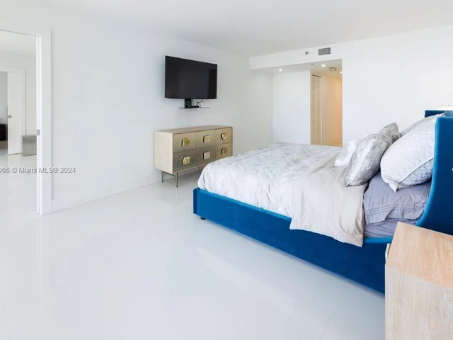 1717 N Bayshore Dr # 2536, Miami FL 33132