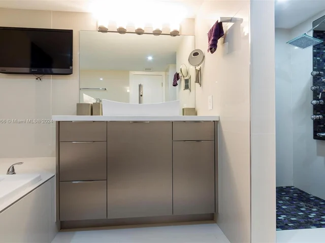 1717 N Bayshore Dr # 2536, Miami FL 33132