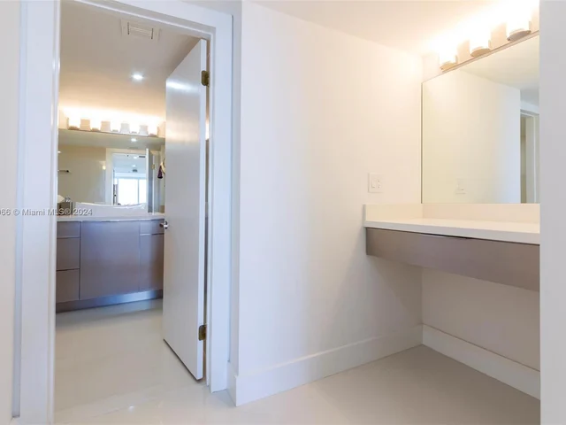 1717 N Bayshore Dr # 2536, Miami FL 33132