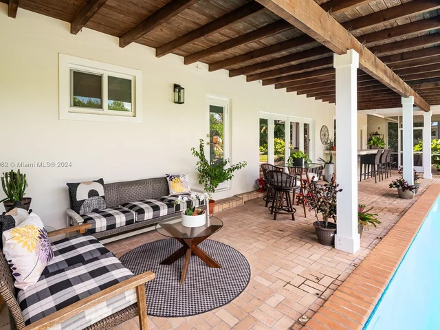 7485 SW 159th Ter, Palmetto Bay FL 33157