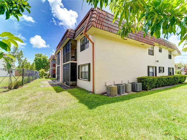 851 NE 207th Ln # 13, Miami FL 33179