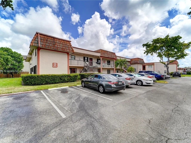 851 NE 207th Ln # 13, Miami FL 33179